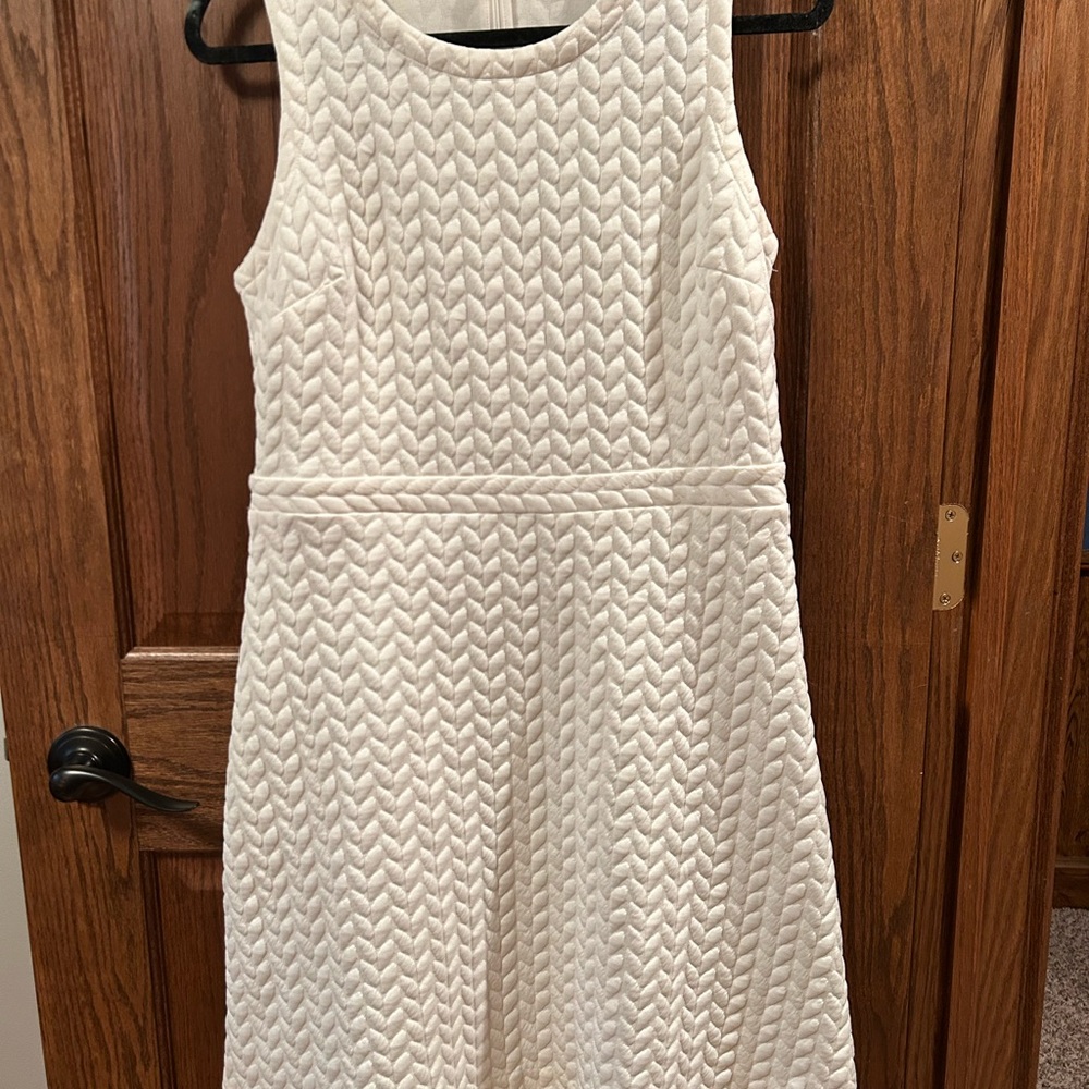 Elegant White Sleeveless Dress